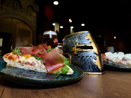 cena degli sconosciuti alla burzeria di borgo vercelli